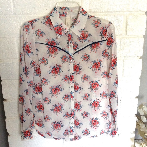 Robin K Tops - ❤️3/15 Robin K Sheer Floral Pearl Button Down Top
